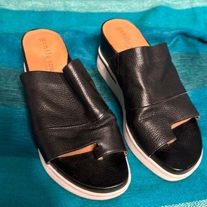 Gentle Souls Black wedge size 10